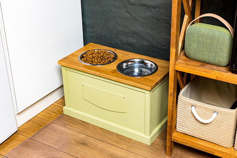 The Pros & Cons of Elevated Dog Bowls - A Quick Guide