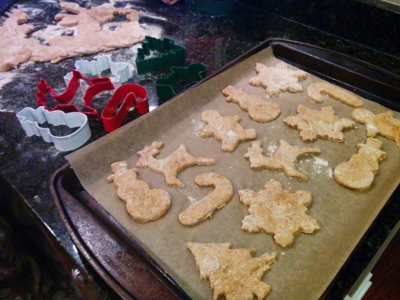 HOW TO MAKE CHRISTMAS COOKIES FOR YOUR DOG
