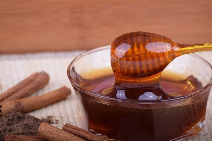 Is Honey Good for Dogs? 5 Health Benefits Based on Science