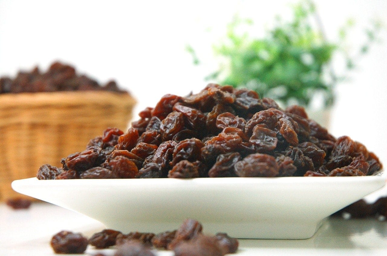 Raisin Toxicity in Dogs: Vet-Approved Facts & Advice