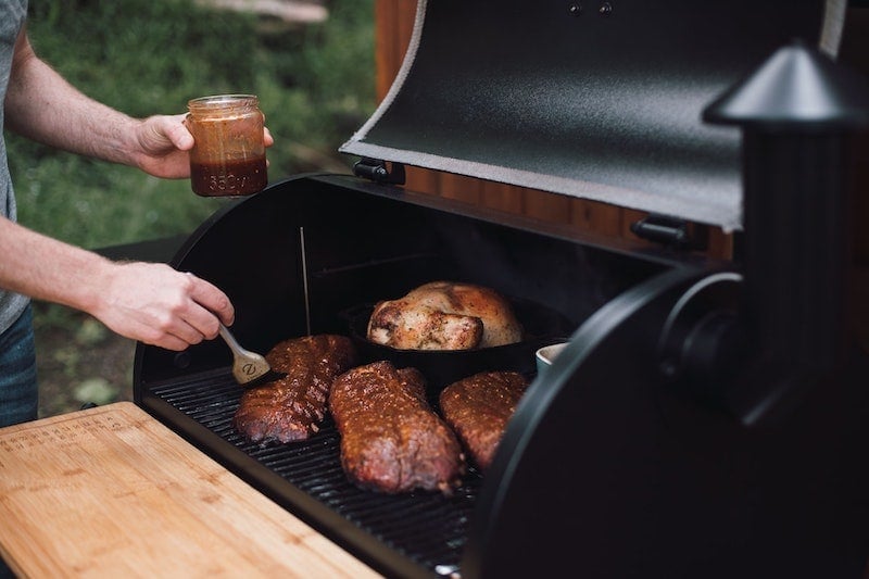 Can Cats Eat Barbecue Sauce? Vet-Reviewed Safety Facts