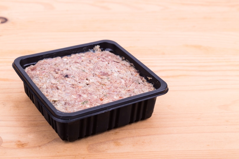 What Is Lamb Meal in Dog Food? Vet-Reviewed Facts & FAQ