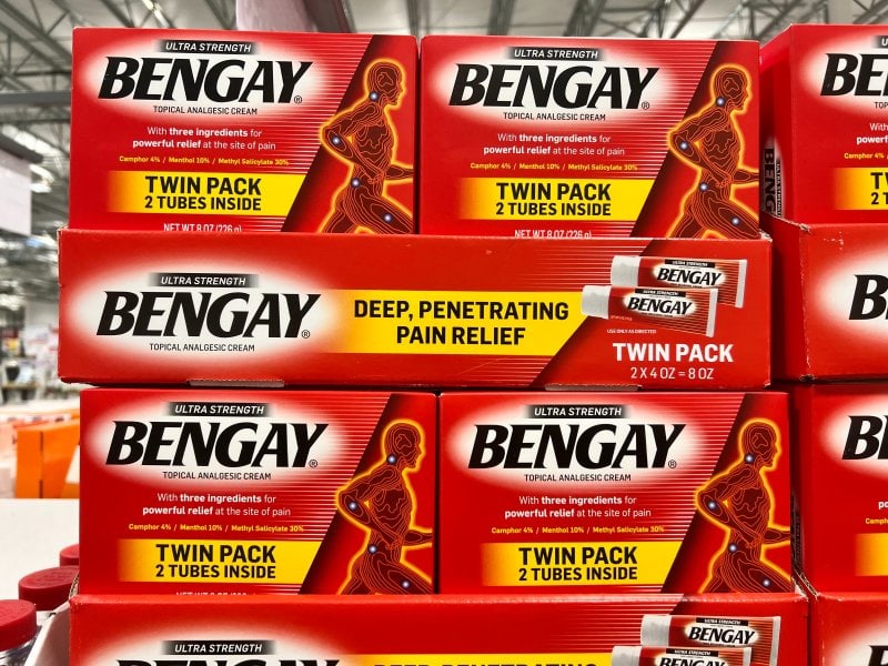 Why Do Cat Likes Icy Hot & Bengay? 3 Vet-Reviewed Reasons & Prevention Tips