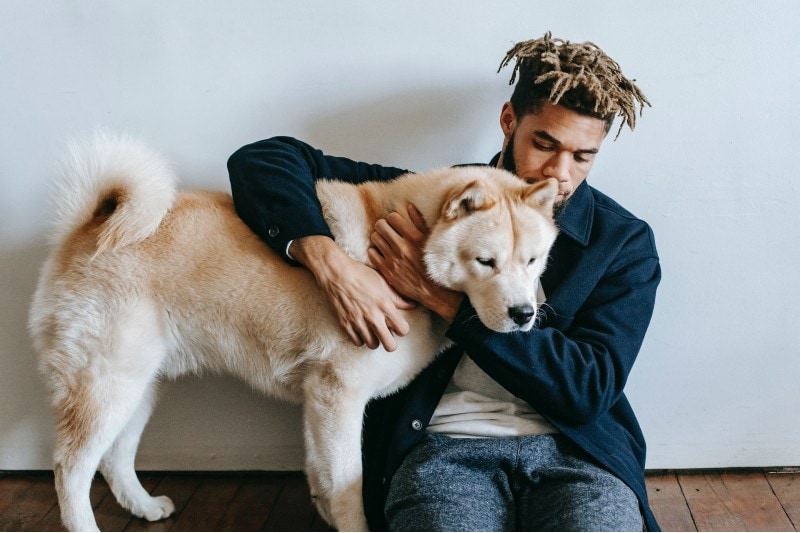 Do Dogs Hold Grudges? Vet-Reviewed Facts About Canine Behavior