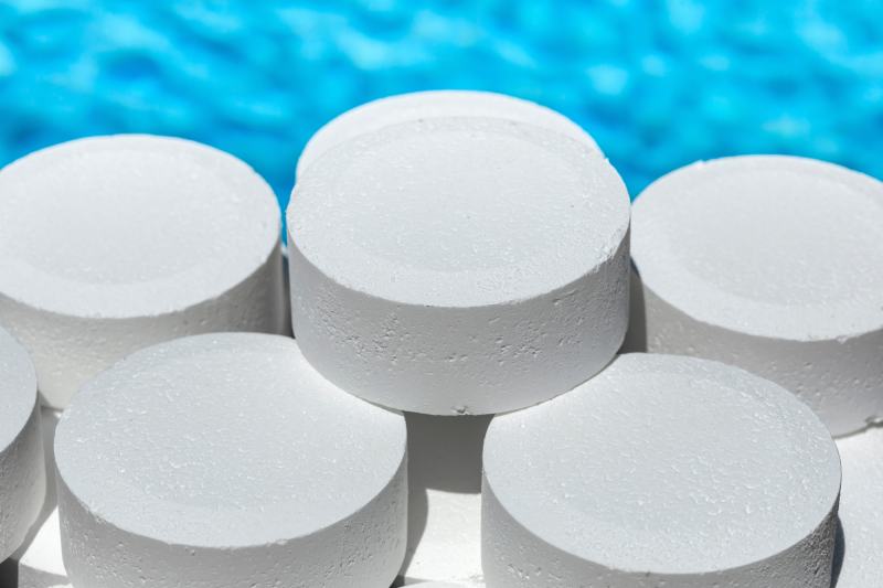 Does Chlorine Kill Fleas? Vet-Reviewed Safety & Effectiveness
