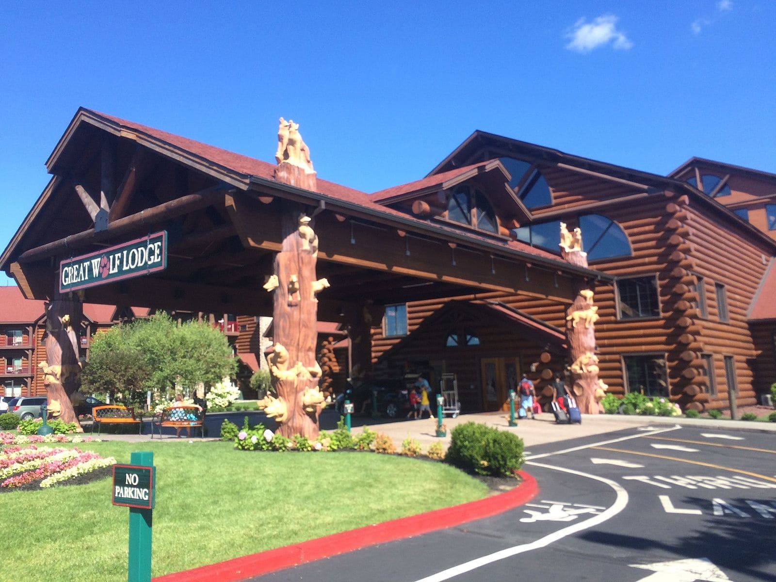 Is Great Wolf Lodge Pet Friendly? 2026 Policy & Requirements