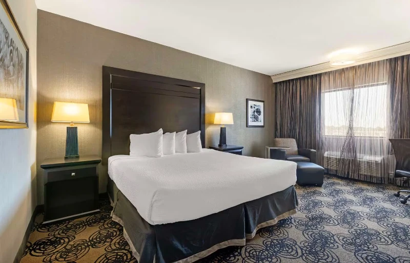 Best Western Plus Midwest Inn