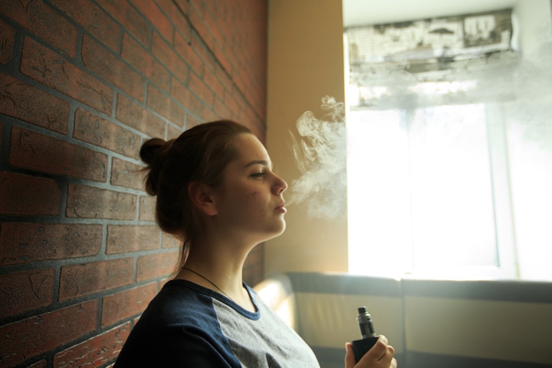Vaping Around Cats: Vet-Verified Risks & Potential Poisoning