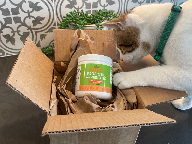 NHV Probiotic + Prebiotic - makoa pawing the product